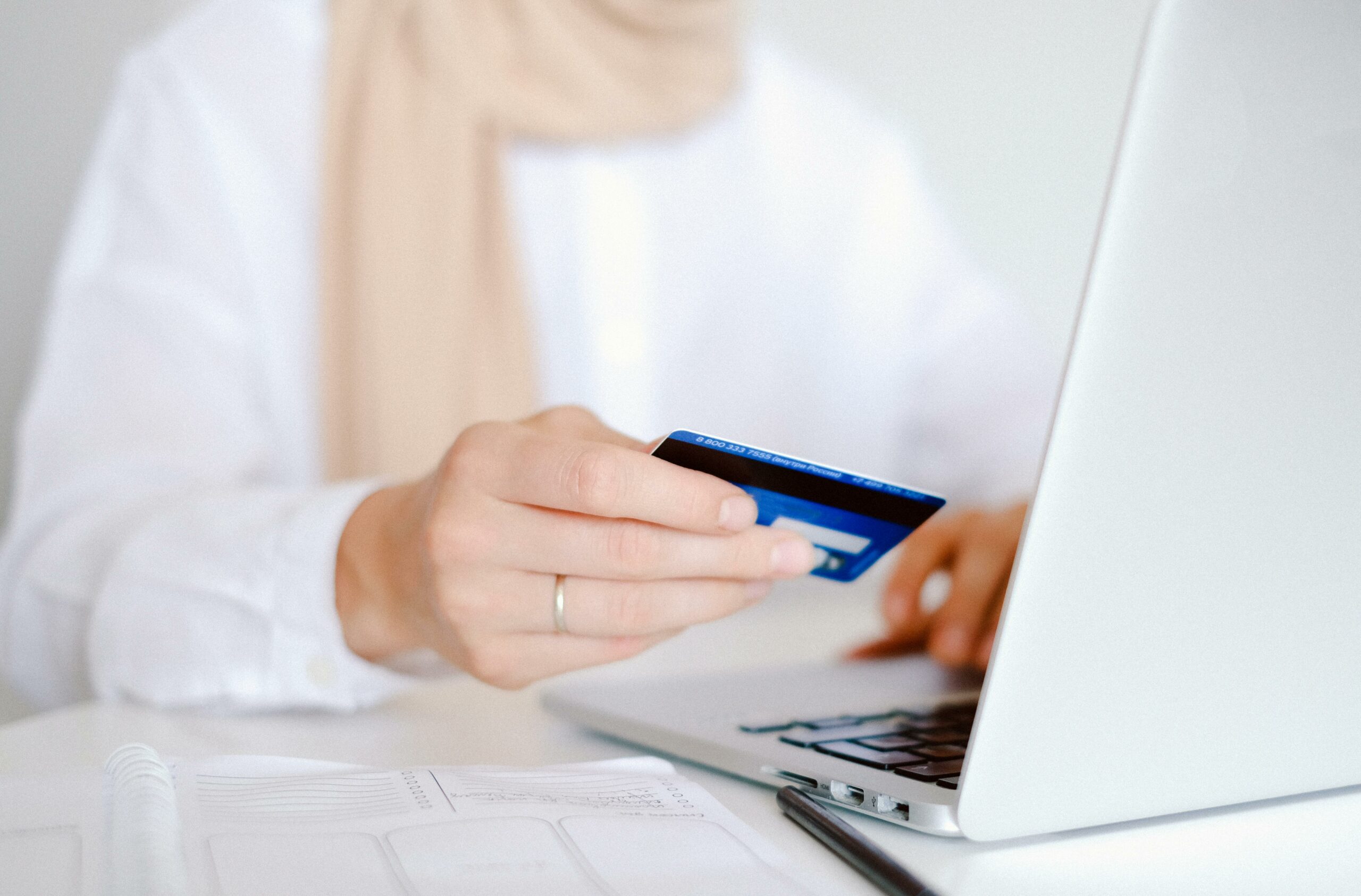 A guide to online shopping safely on Black Friday & Cyber Monday